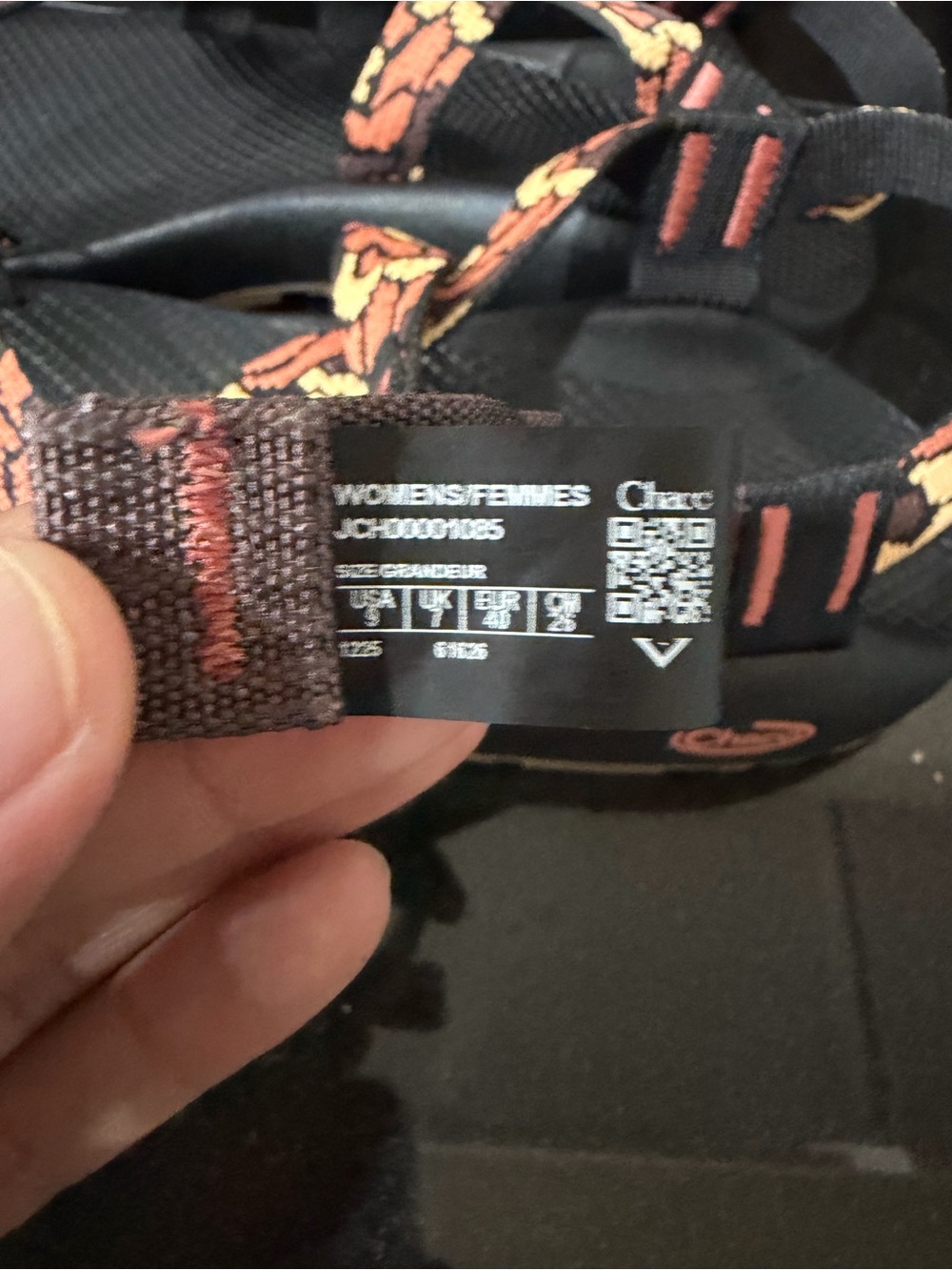 Chaco Z/Cloud Women’s 9 Black Orange Double Strap Sport Sandals - Picture 4 of 7